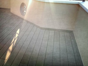 Tarima exterior en terraza ático en Ribarroja